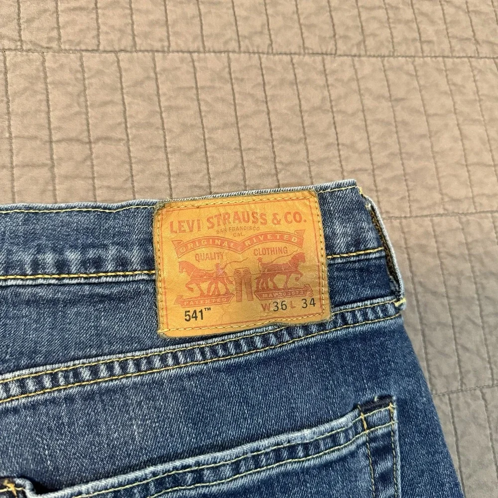 Levi's 541 Jeans Men 36x34 (36x32) Blue Athletic Taper Stretch Casual‎ Denim